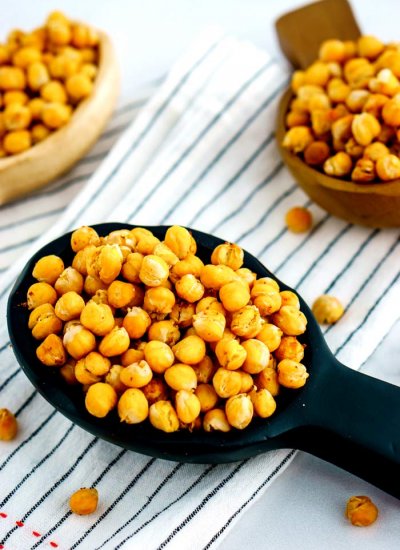 Dry-roasted chickpeas in bowls.
