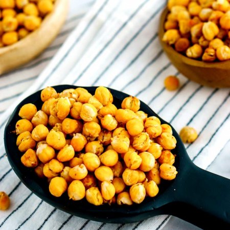 Dry-roasted chickpeas in bowls.