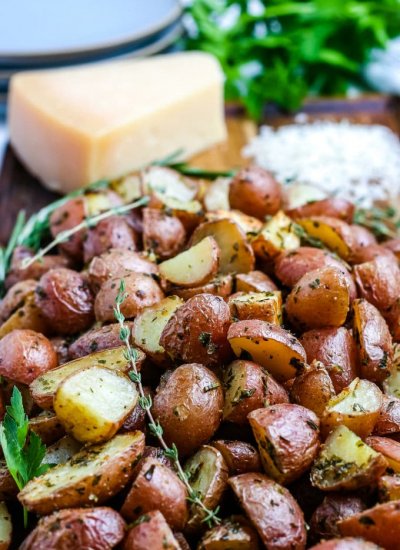 The potatoes garnished with Parmesan cheese.