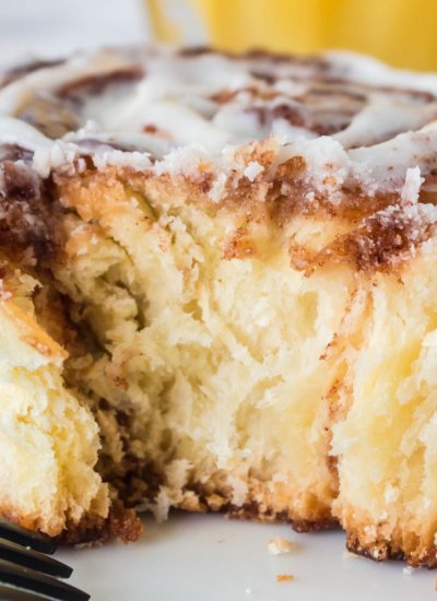A close up picture of inside a cinnamon roll.