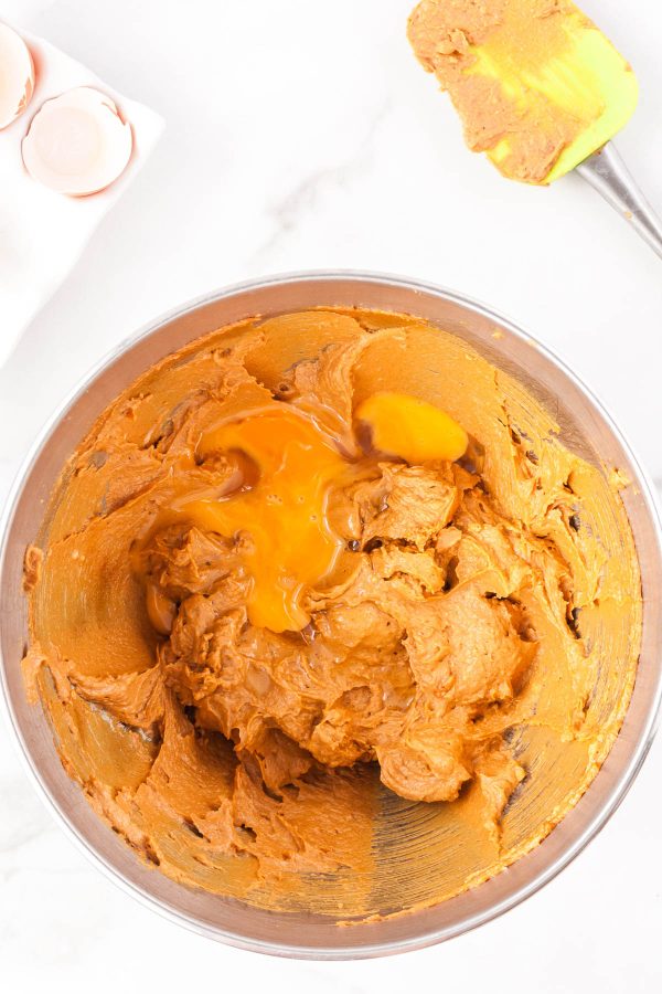 What the wet ingredients look like after they're mixed.