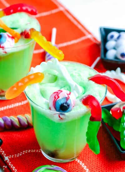 A finished Witches' Brew Drink with gummy worms and eyeballs in the drink.
