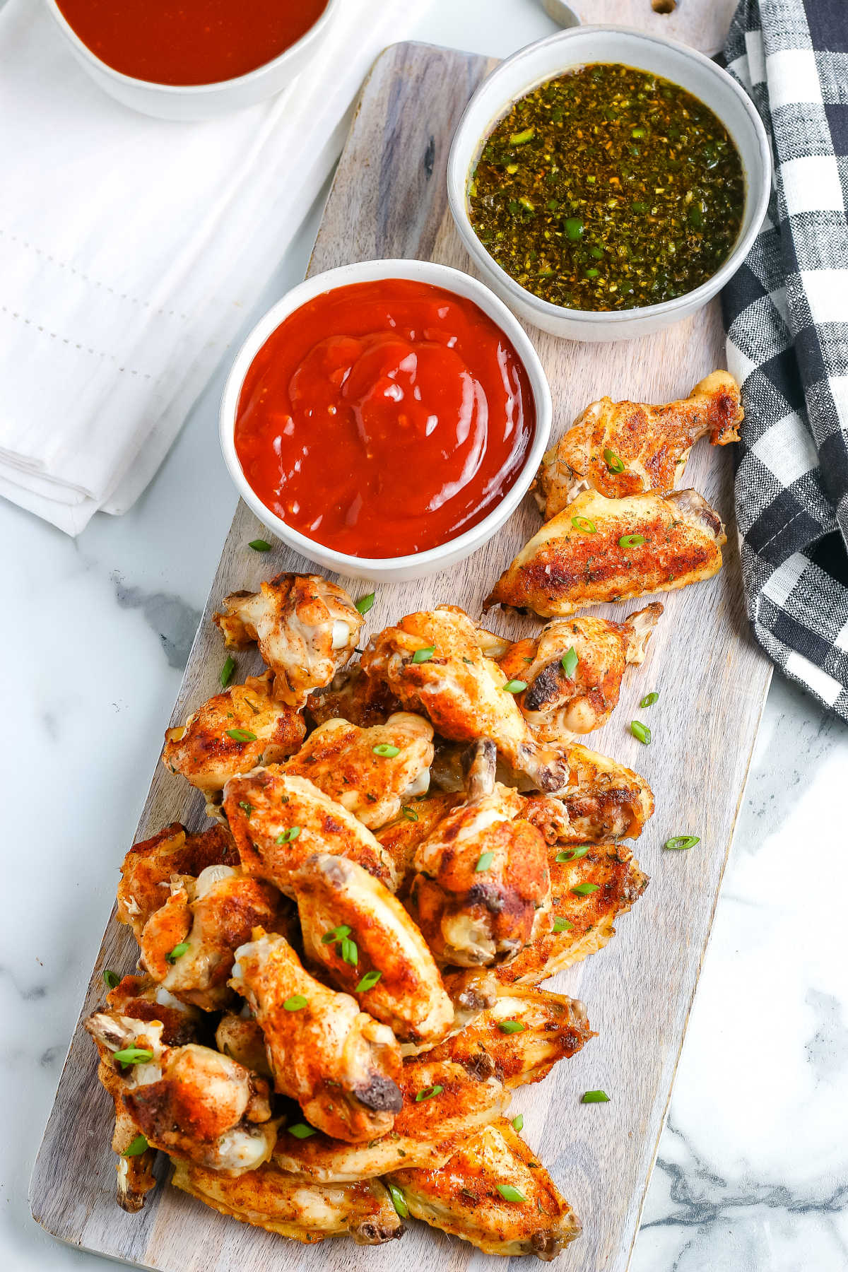 An overhead picture of the finished Baked Chicken Wings.