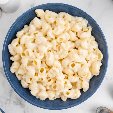 A close up overhead picture of the finished Panera Bread Mac and Cheese recipe.