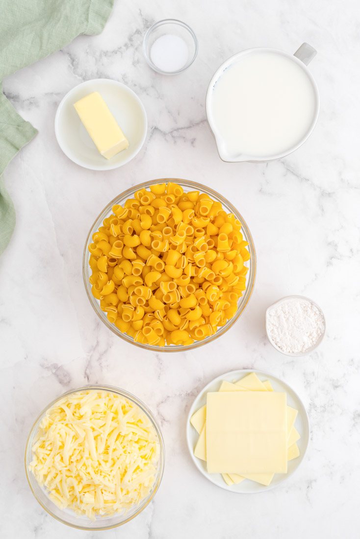 All of the ingredients needed to make this Panera Mac and Cheese recipe.