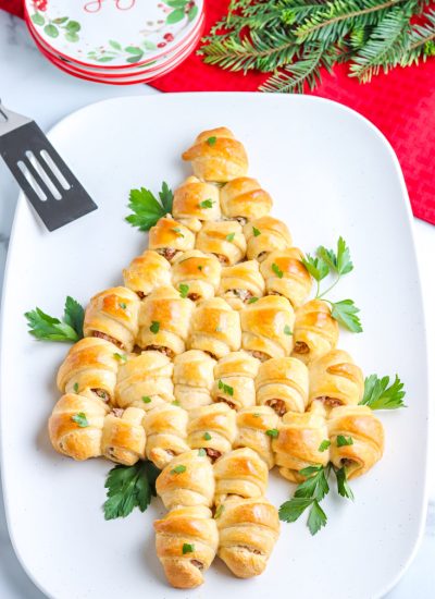 An overhead picture of the finished Crescent Roll Christmas Tree.
