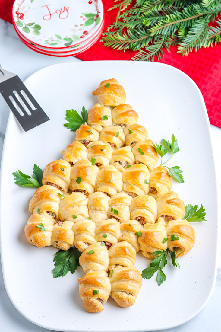 An overhead picture of the finished Crescent Roll Christmas Tree. 