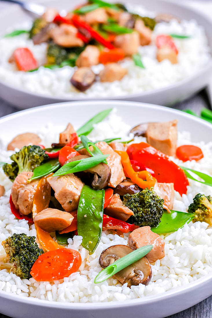 A close up picture of the chicken and bell pepper stir fry over rice.