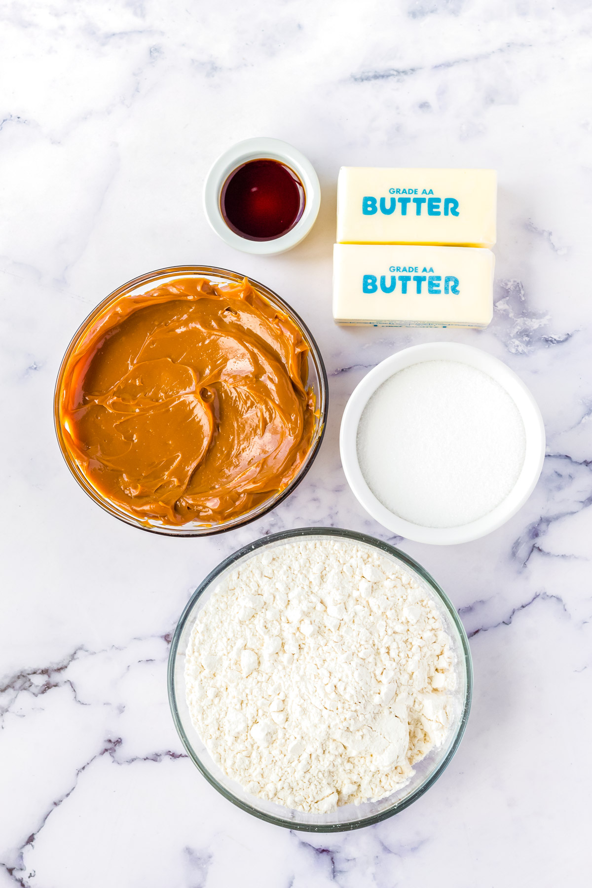 An overhead picture of the five ingredients you need to make this recipe.