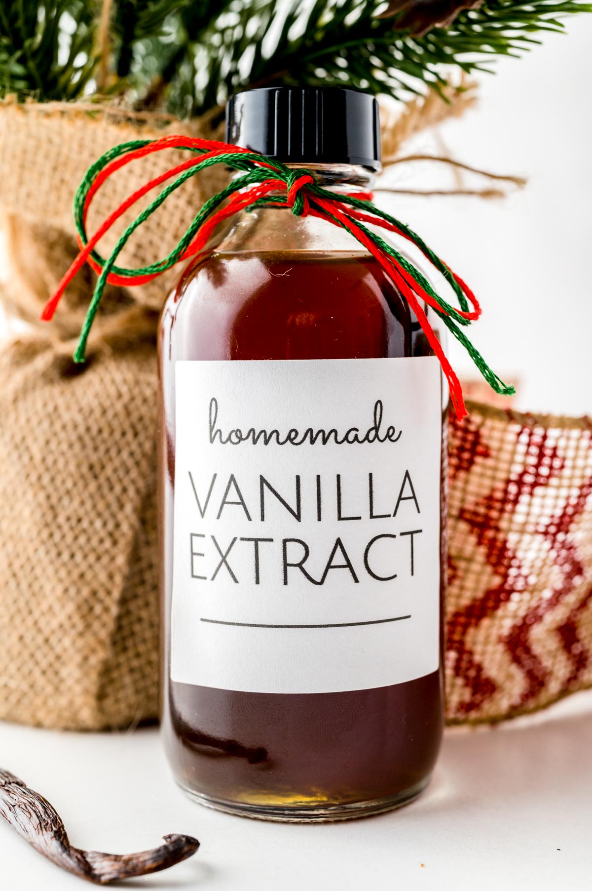 A close up picture of the finished extract in gifting jars for the holidays.