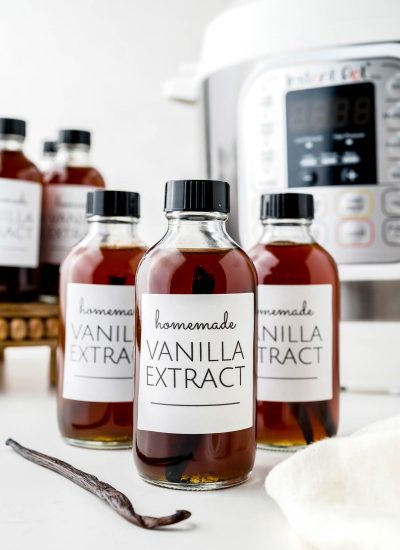 The finished Instant Pot Vanilla Extract in throw gifting jars.