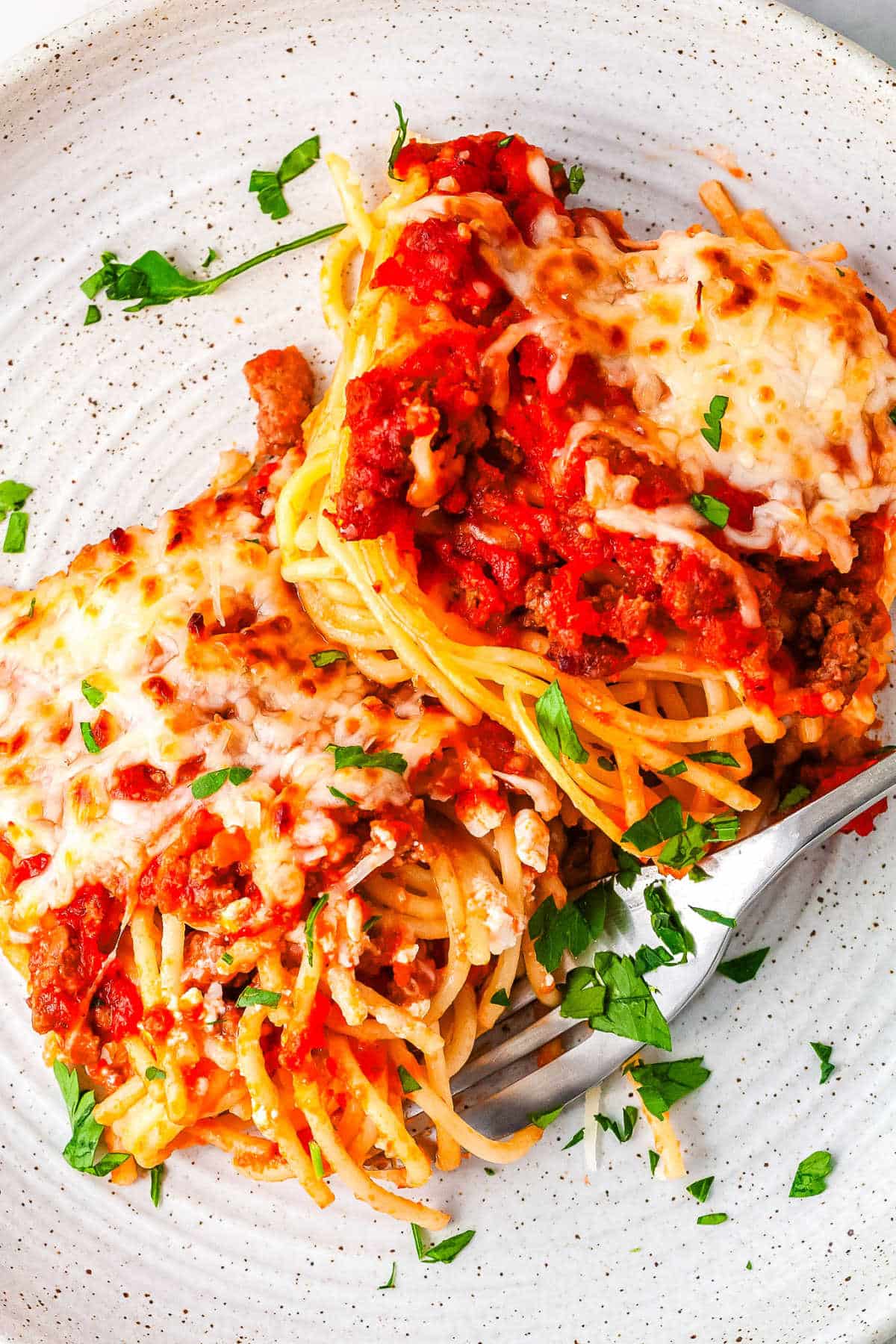 a plate of baked spaghetti