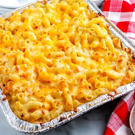 A close up picture of the finished Mac and cheese smoker recipe.