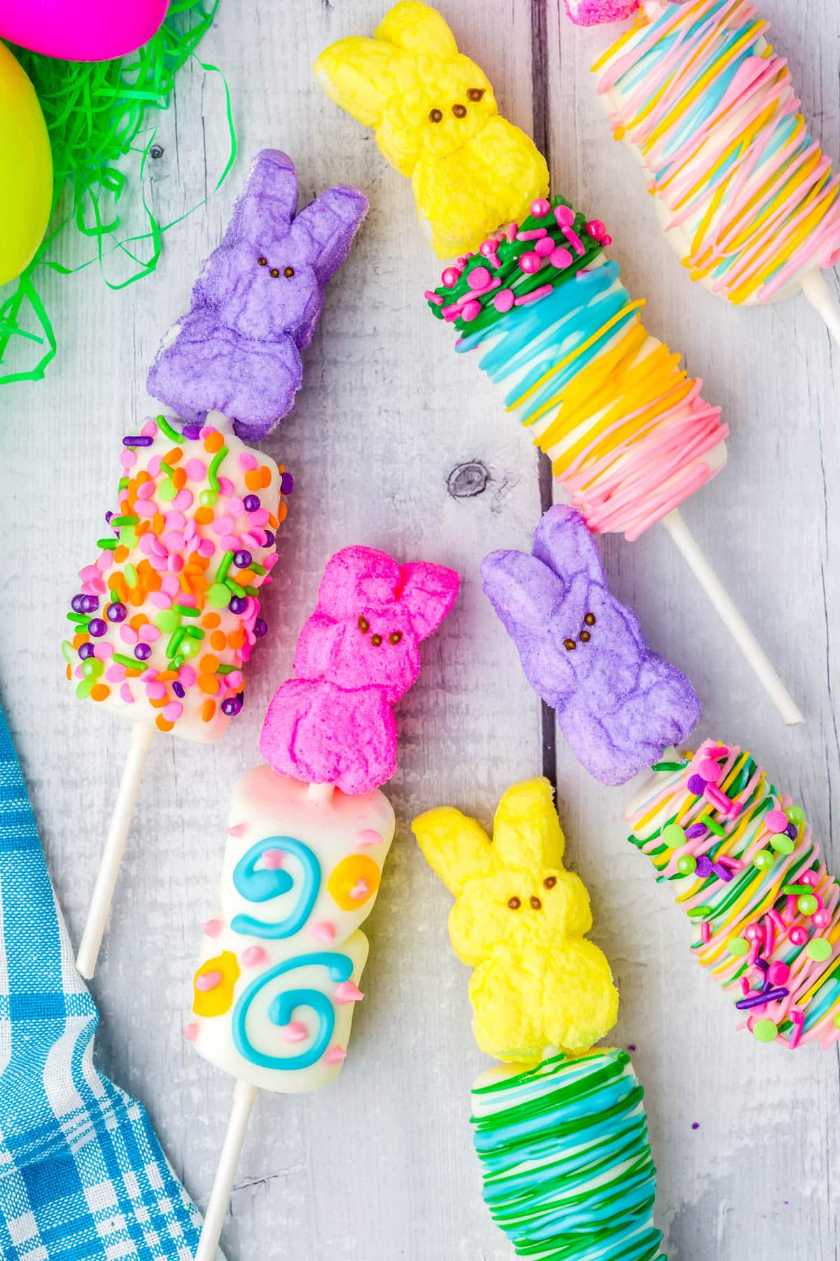 The finished Marshmallow Pops on a tale.