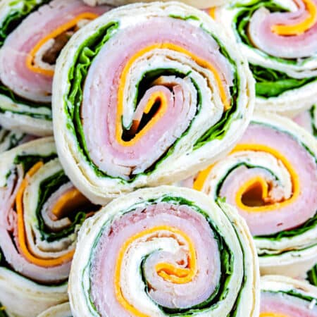 A close up the finished hand and turkey pinwheels.
